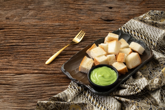 Thailändischer Nachtisch süßes Pandan-Vanillepuddingbrot