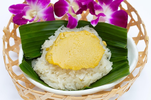 Thailändisches Dessert Süßer Klebreis mit Eierpudding