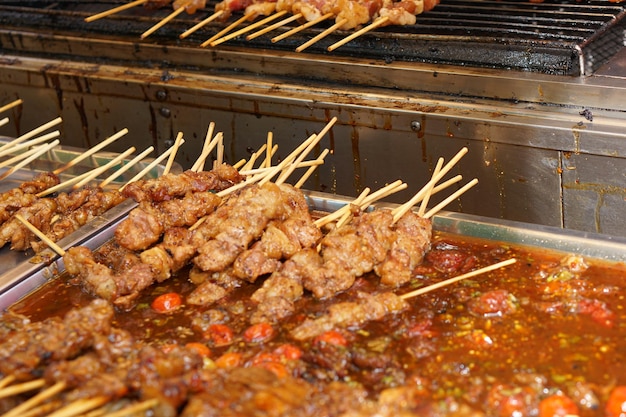 Thailändisches gegrilltes Schweinefleisch mit Dip-Sauce