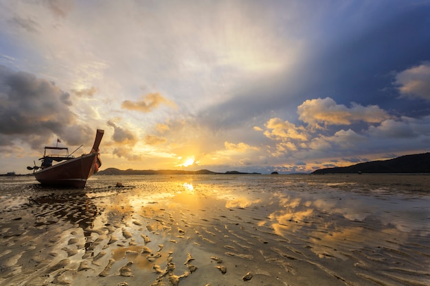 Thailand Natursonnenaufgang am Strand