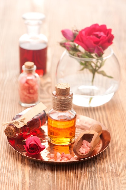 Ätherisches Rosenöl Meersalz und Blumen Rosen Spa Körperpflege Aromatherapie