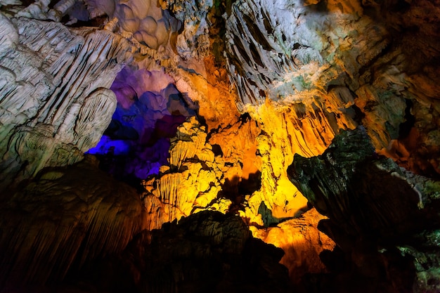Thien Cung-Höhle, Halong-Bucht, Vietnam