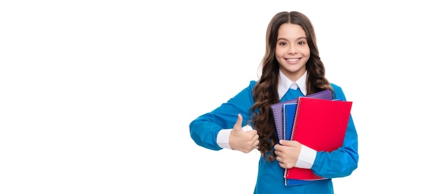 Thumb up happy Teen Girl mit Notebook zurück zum Schulkind bereit zu studieren Banner der Schülerin Schulkind Schüler Porträt mit Kopie Raum