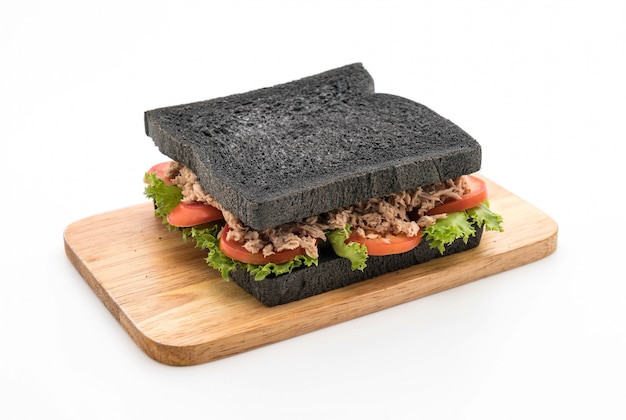 Thunfisch-Holzkohle-Sandwich