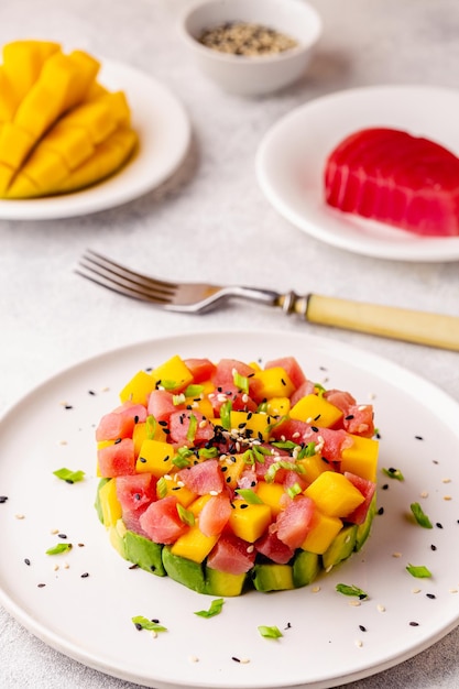 Thunfisch-Mango-Avocado-Salat-Tartar