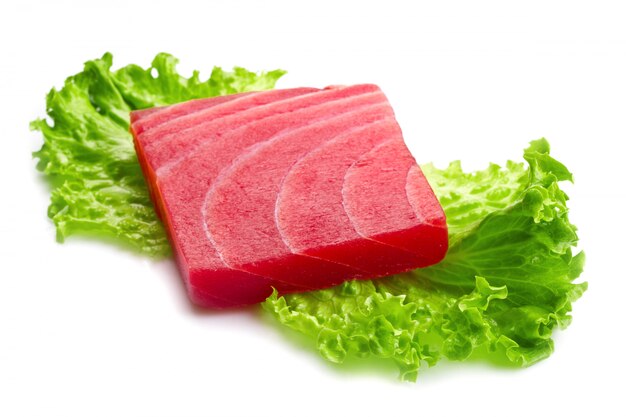 Thunfisch-Sashimi mit Salat