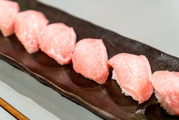 Thunfisch-Sushi oder Otoro-Sushi