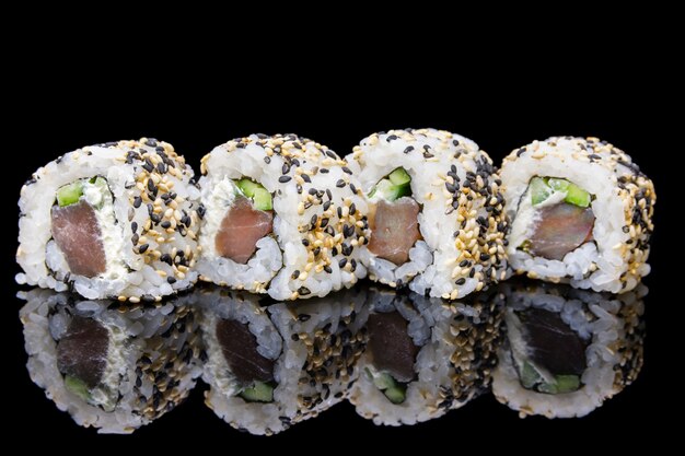 Thunfisch-Uramaki-Sushi