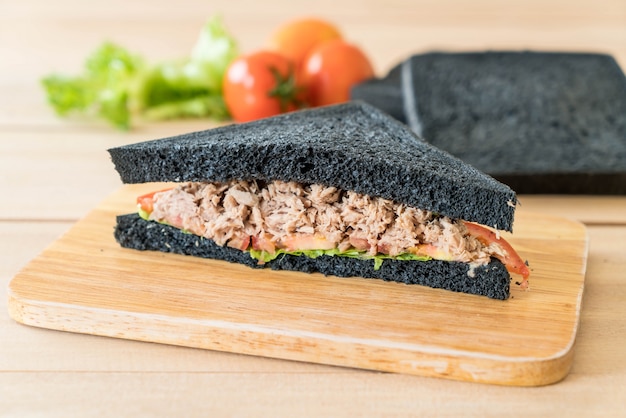 Thunfischkohle-Sandwich