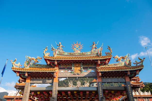 Tianyuan-tempel mit blauem himmel, der berühmteste ort für touristen in taiwan