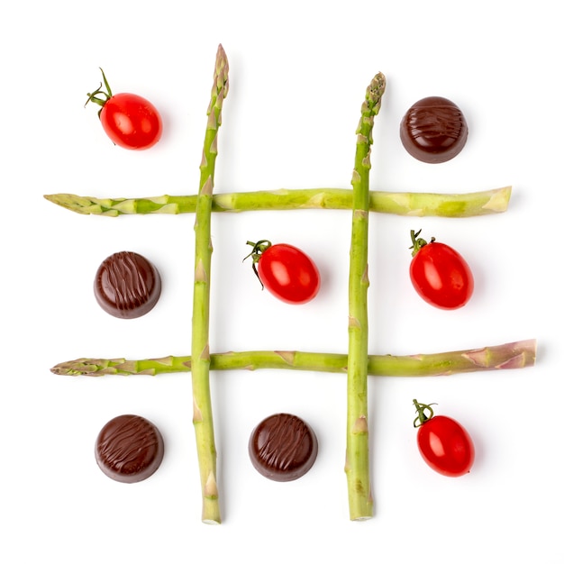 tic tac toe hecho con tomates cherry