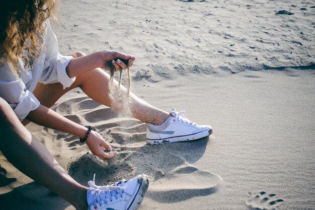 Foto tiefes teil einer frau am strand