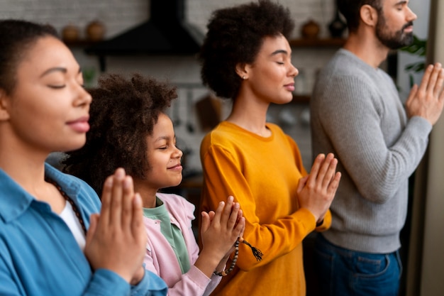 Foto tiempo de oración tradición religiosa