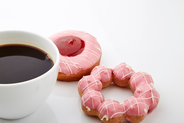 Tiempo de pausa para el café con rosquilla