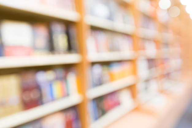 Tienda de libros de desenfoque en el centro comercial para uso en segundo plano.