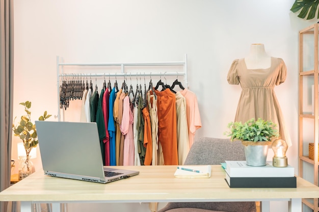 Estanterías para tienda de ropa pequeña