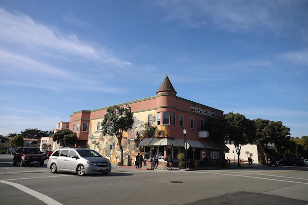 Tienda de ultramarinos en el centro de Half Moon bay California