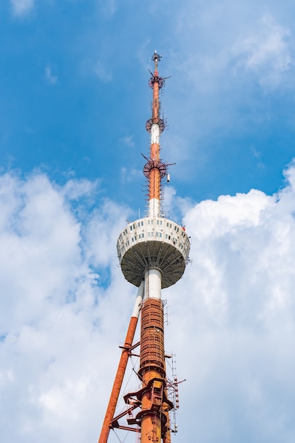 Tiflis Fernsehturm auf dem Berg Mtatsminda, Georgien