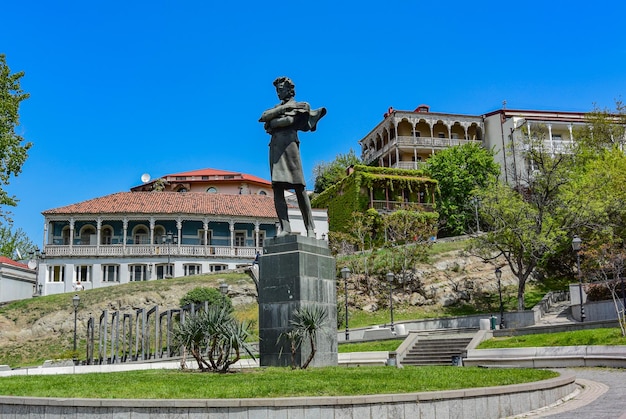 Tiflis GeorgienApril 28 2019 Denkmal für Nicholas Baratashvili im Zentrum von Tiflis Georgien Höhepunkt des georgischen Dichters