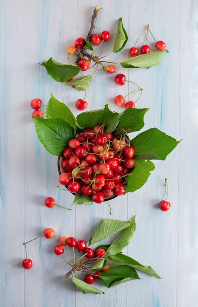 Tigela com arte de fundo de comida de cerejas vermelhas