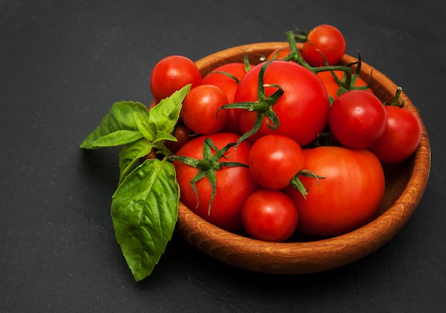 Tigela com tomates