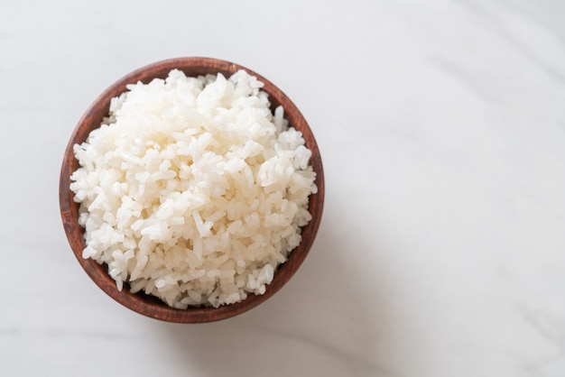 tigela de arroz branco de jasmim tailandês cozido