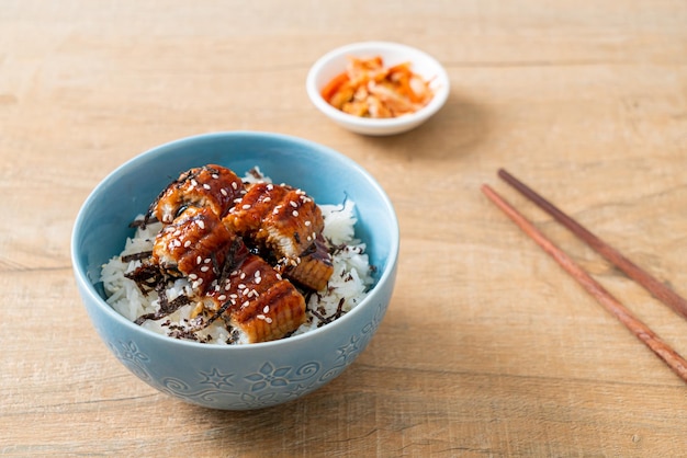 tigela de arroz de enguia ou tigela de arroz unagi - estilo de comida japonesa