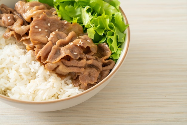 Tigela de arroz donburi de porco japonês