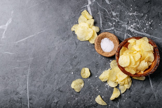 Tigela de batatas fritas caseiras