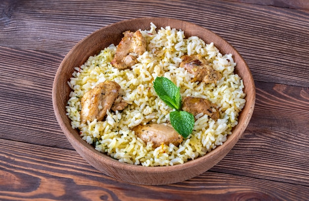 Tigela de biryani - prato de arroz popular do sul da Ásia