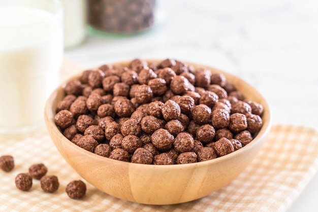 tigela de cereal de chocolate