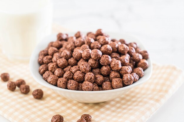 tigela de cereal de chocolate