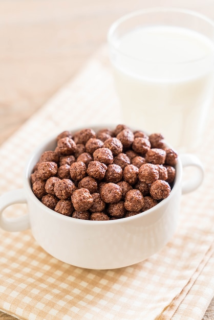 tigela de cereal de chocolate