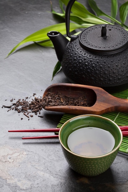 Tigela de chá e bule asiáticos