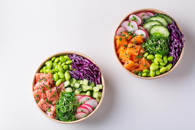 Tigela de puxão vegana com atum de salmão de frutos do mar à base de plantas