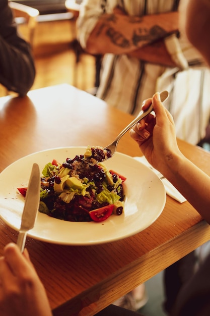 Foto tigela de salada deliciosa fresca