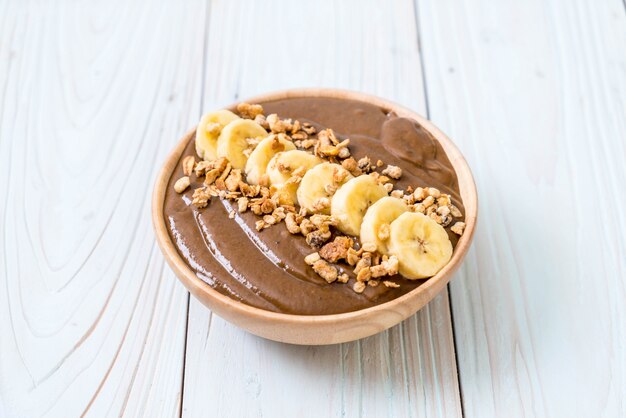 tigela de smoothies de chocolate