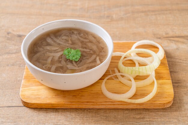 tigela de sopa de cebola