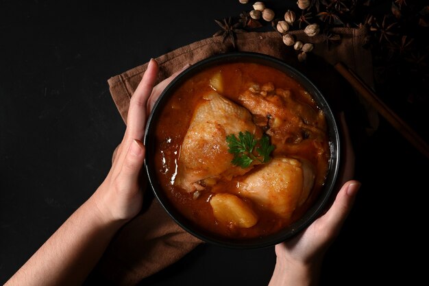 Tigela de sopa de frango massaman curry