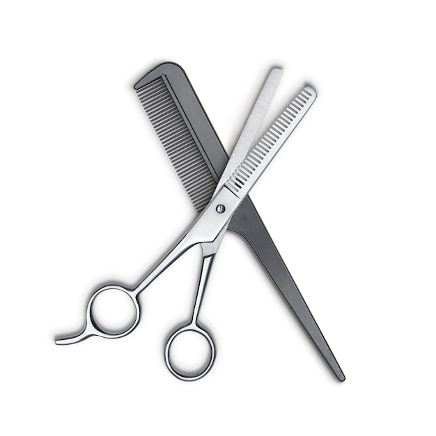 Tijeras de corte de pelo y peine aislado en blanco