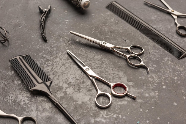 Tijeras de peluquero profesional elegante tijeras de corte de pelo sobre fondo negro Peluquería