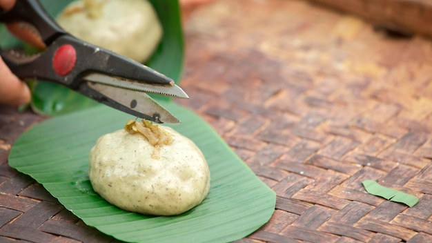 Tijeras de podar hechas a mano pastel de hierba hojas de plátano