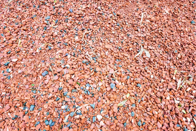 Tijolo vermelho esmagado como fundo de textura de materiais naturais