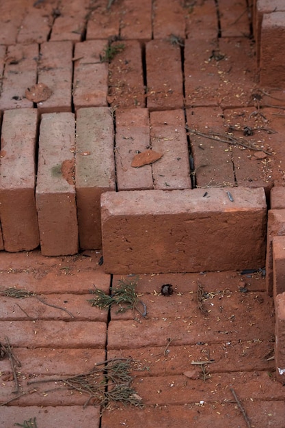 Tijolos empilhados para arquitetura de construção