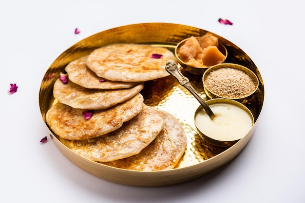 Til Gul Roti für Makar Sankranti Sweet Chapati Poli aus Jaggery aus Sesamsamen