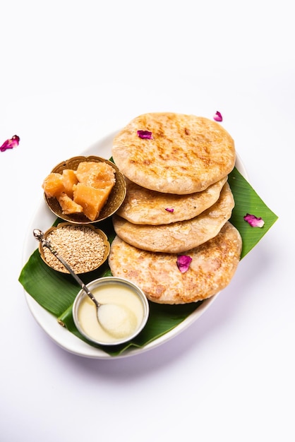 Til Gul roti para Makar Sankranti Chapati poli doce feito usando sementes de gergelim