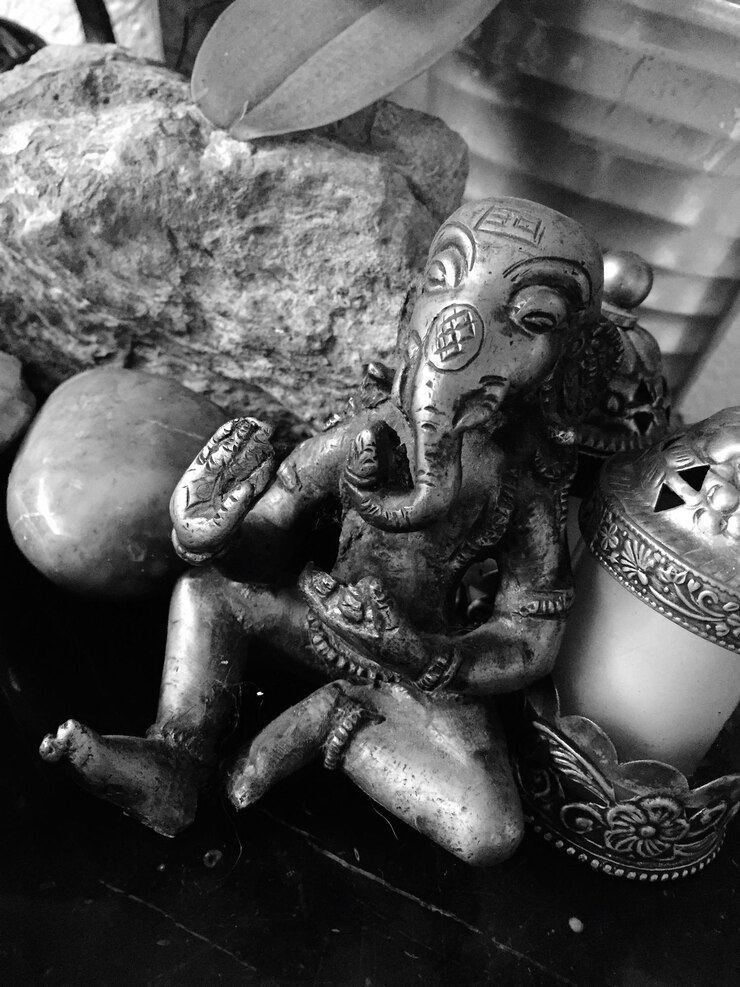 Foto tilt imagem de ganesha em casa