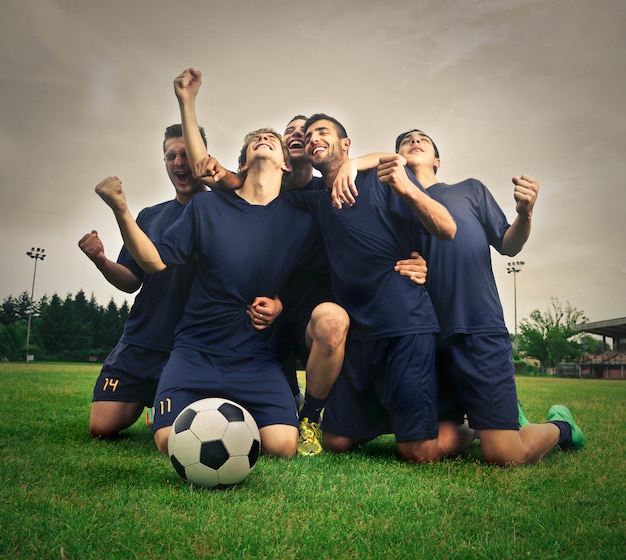 time de futebol comemora vitória