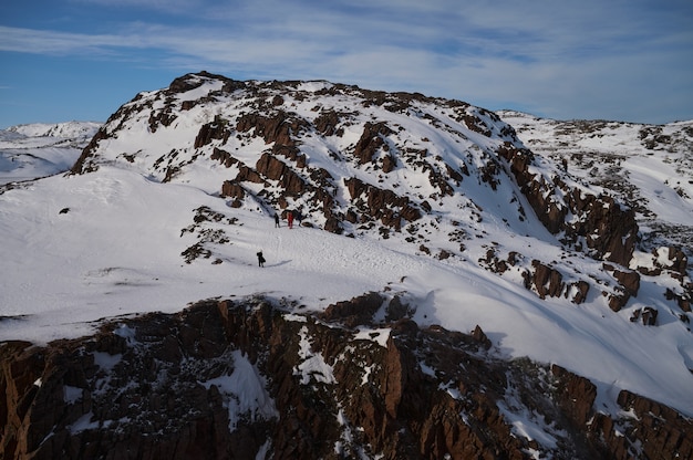 Timelapse do Ártico de cadeias de montanhas de gelo na paisagem de neve.