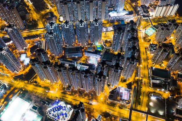 Tin Shui Wai, Hong Kong - 5 de novembro de 2018: Cidade residencial de Hong Kong à noite